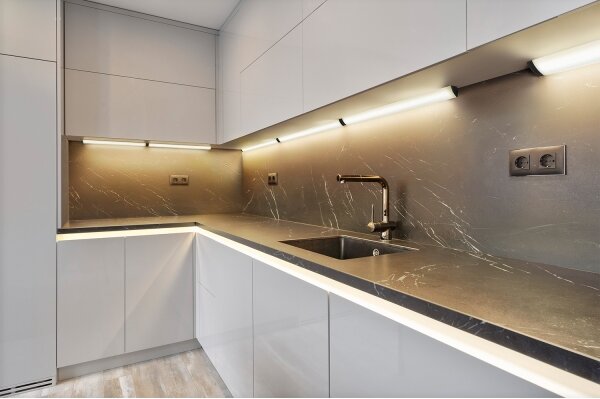 Osram-LED Stm podlinkové svítidlo se senz LINEAR ANGLE LED/7,5W/230V 55 cm černá