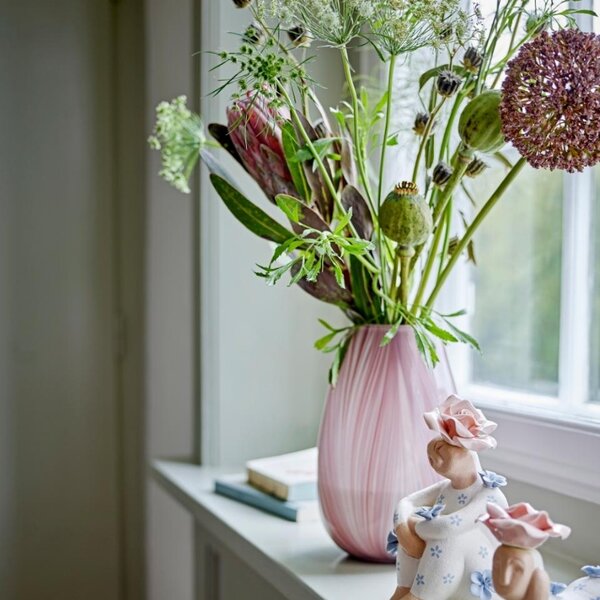 Růžová skleněná váza Bloomingville Ennis 22,5 cm