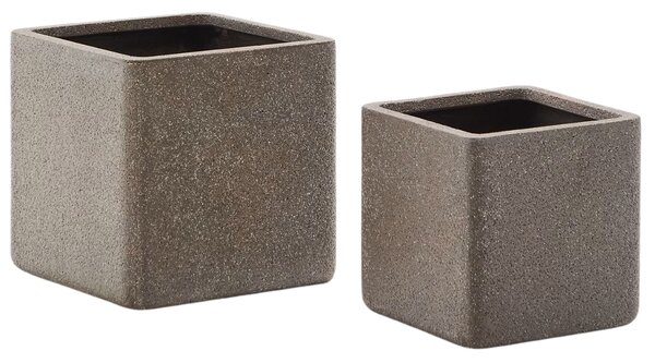 Set dvou hnědých zahradních květináčů Kave Home Minoa II