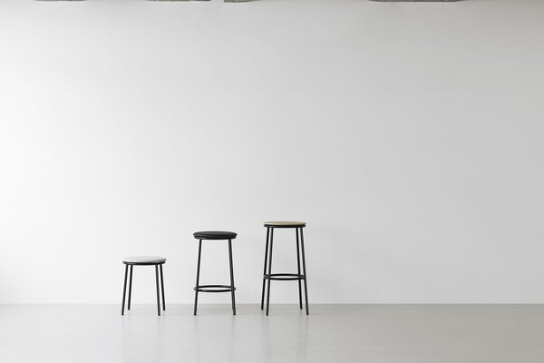 Normann Copenhagen Circa Barstool Low (výška 65cm)