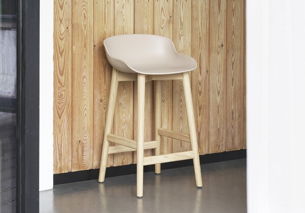 Normann Copenhagen designové barové židle Hyg Barstool Oak Low (výška 65 cm)