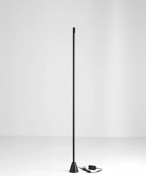 Dizajnová stojaca lampa Litee Čierna – Černá