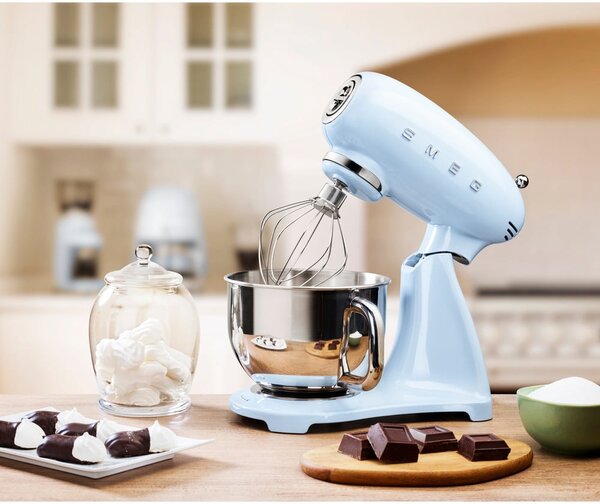 Světle modrý kuchyňský robot Retro Style – SMEG