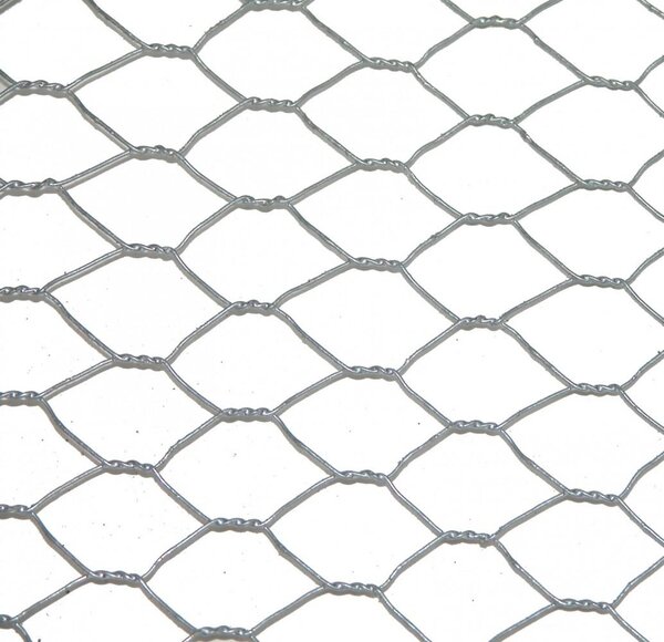 Šedý trojitý plot pro zvířata, výška 1 m x šířka 3 m, rozteč ok 12 mm (výška) x 12 mm (šířka)