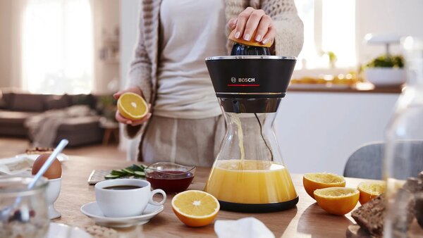 Bosch MCP72GPB citrusovač Plast, Nerezová ocel Černá, Průhledná
