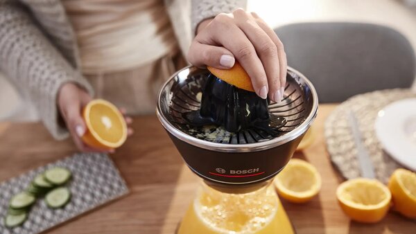 Bosch MCP72GPB citrusovač Plast, Nerezová ocel Černá, Průhledná