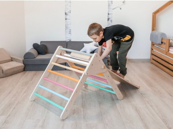 Dřevěný Piklerové trojúhelník MONTY, 59 cm, s Montessori deskou, vícebarevný ELIS design