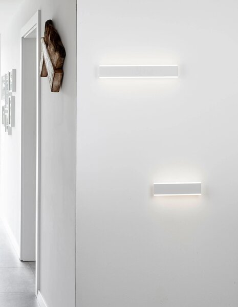 LED nástěnné svítidlo Line 30.4 bílé