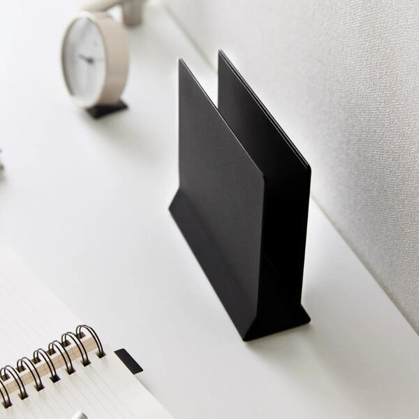 Černý kovový stojan na notebook Yamazaki Slim 16 x 5,7 cm