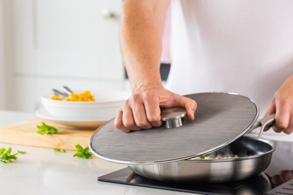 Ochranné sítko na smažení KitchenAid s pohlcovačem pachů, 33 cm KHQ163OHSSG
