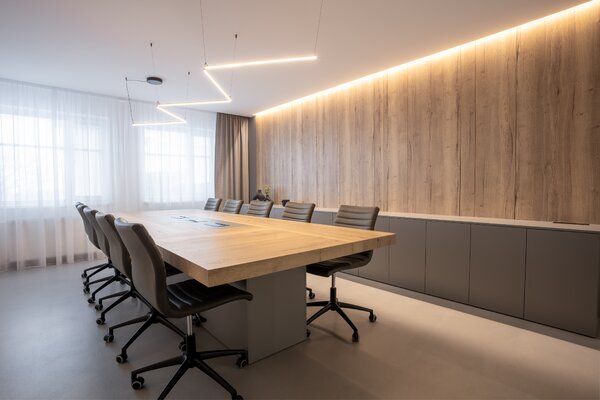 Redo Závěsné nastavitelné LED svítidlo Stick, max. 4290mm Barva: Černá