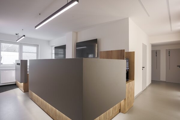 Sinclair Závěsné LED lineární svítidlo LSM 12-20CCT, 3000-5000K, 60cm Barva: Stříbrná
