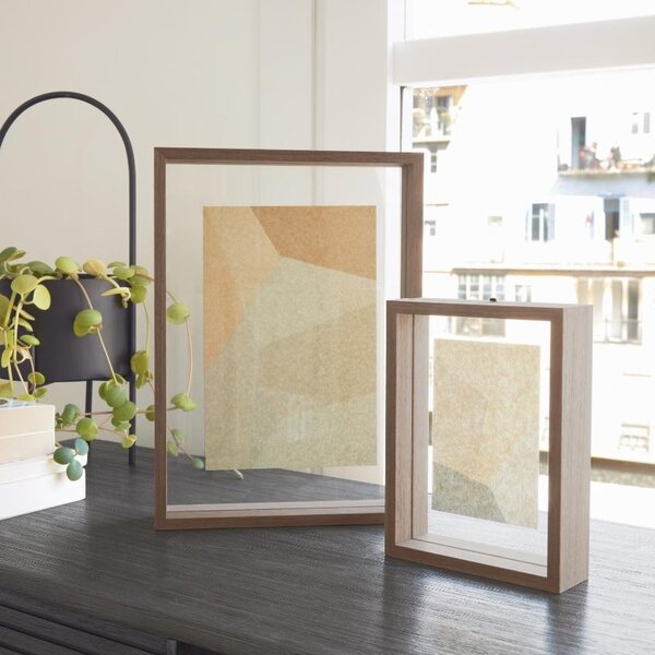 Tmavě hnědý dřevěný fotorámeček Kave Home Flavina 31 x 22 cm