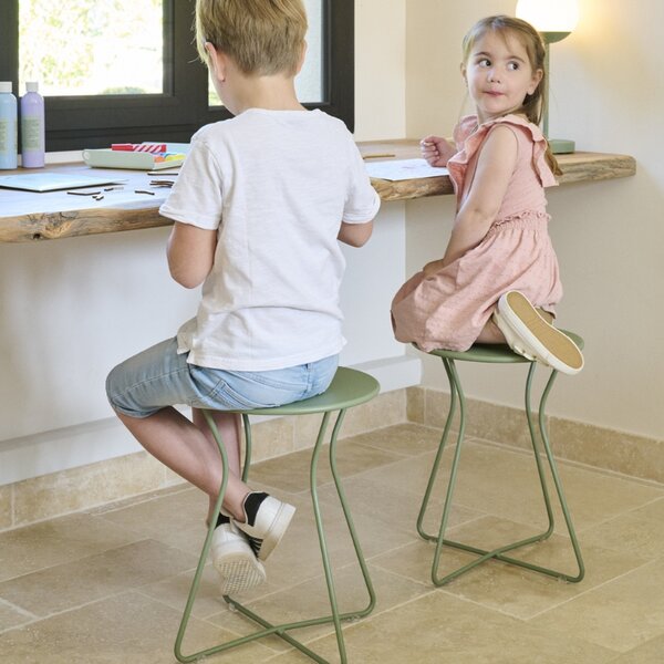Černá kovová zahradní stolička Fermob Cocotte 34 cm