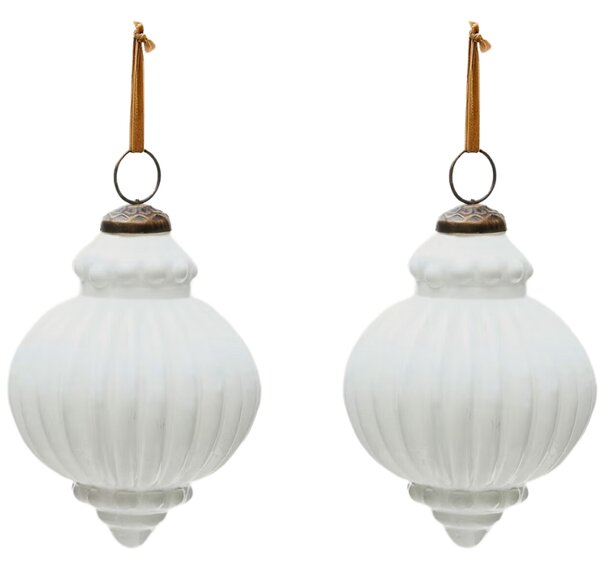 Set dvou bílých skleněných vánočních ozdob Kave Home Irlo 13 cm