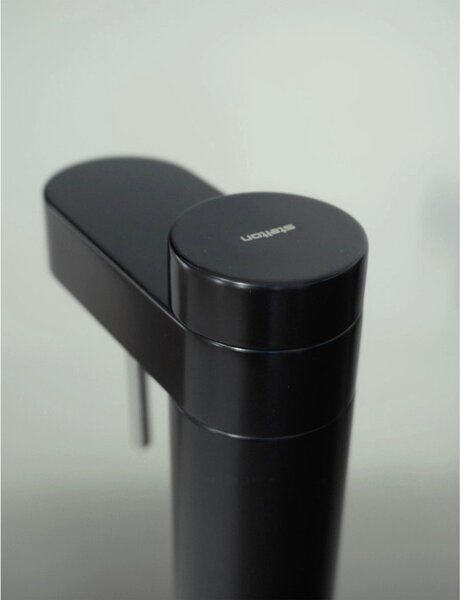Černý výrobník sody z nerezové oceli Brus – Stelton
