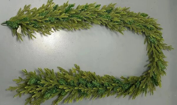 Vánoční girlanda Mia 280 cm – tradiční dekorace