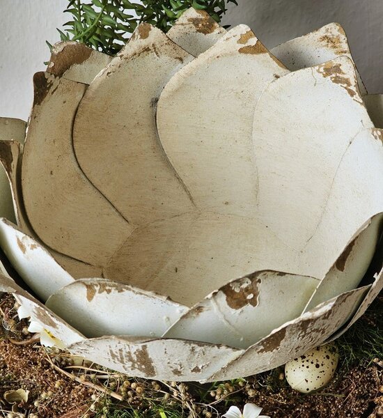 Béžová antik kovová dekorační mísa/ květináč na noze - Ø 29*19cm - Chic Antique