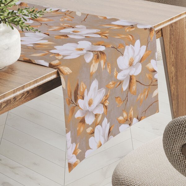 Biante Bavlněný běhoun na stůl Sandra SA-717 Bílé květy magnolie na hnědošedém 20x120 cm