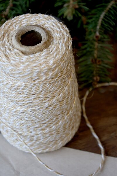 Jutový provázek 160 m – White / Beige / Gold thread