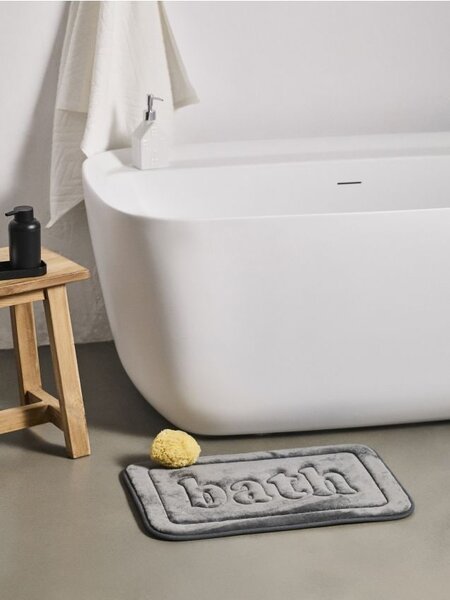 Sinsay - Koupelnový kobereček s nápisem Bath - šedá