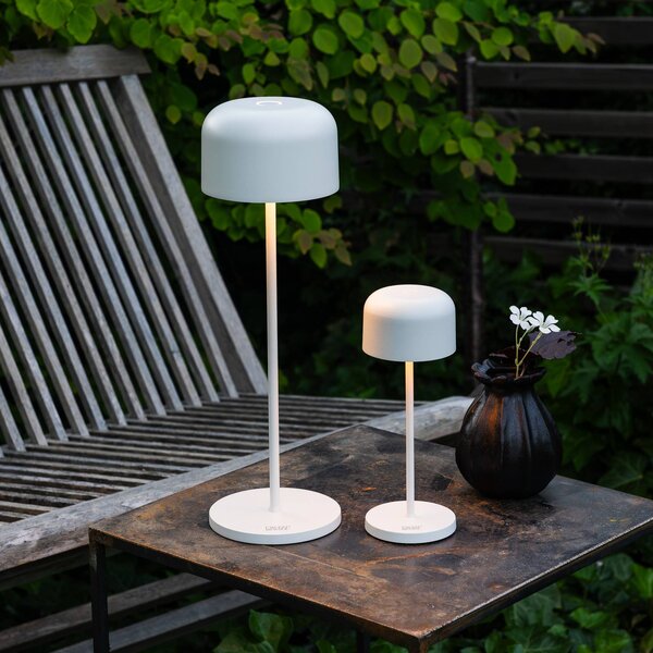 Konstsmide LED stolní lampa Lille na baterie, výška 36 cm, bílá, IP54, USB, stmívatelný, Bílá / opál, Obývací pokoj / jídelna, Hliník, Moderní
