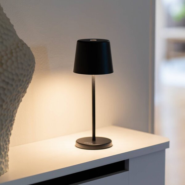 Konstsmide LED stolní lampa na baterie Vence, výška 22 cm, černá, IP54, USB, stmívatelný, Černá, Obývací pokoj / jídelna, Hliník, Moderní