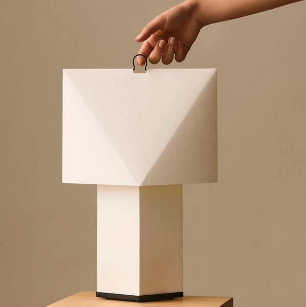 HAY Stolní lampa Aplat, 440, White / Black