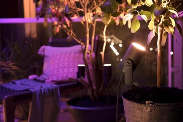 17415/30/P7 Hue WACA Lily venkovní spotové LED svítidlo8W 650lm 2200-6500K RGB IP65 černá