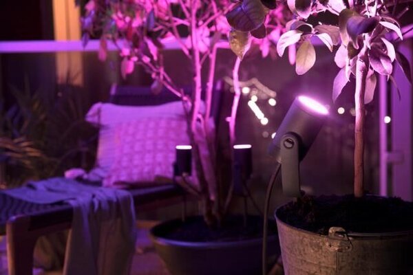 17415/30/P7 Hue WACA Lily venkovní spotové LED svítidlo8W 650lm 2200-6500K RGB IP65 černá