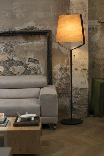 STOOD černá a dřevěná stojací lampa - FARO