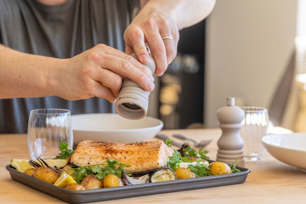 Mlýnek na sůl/pepř MasterClass Soft Touch, latté 12cm MCSNPLAT12