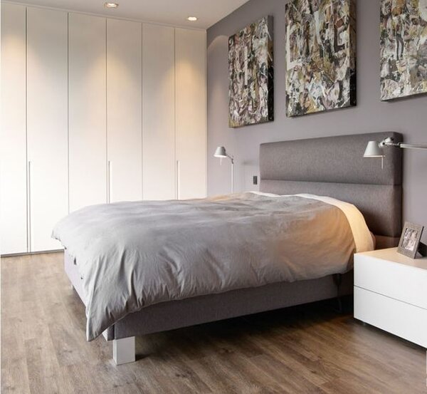 Breno PVC TRENTO Stock Oak 666M – tmavě hnědé dřevo, šíře 300 cm