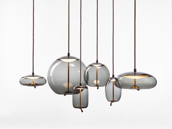 Brokis Designové závěsné svítidlo Knot Disco Small, PC1037 Barva skla: Transparentní číré sklo, Povrchová úprava baldachýnu: Mosaz, Povrch reflektoru: Mosaz