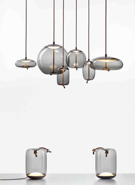 Brokis Designové LED závěsné svítidlo Knot Sfera Small, PC1035 Barva skla: Šedá kouřová - transparentní sklo, Povrchová úprava baldachýnu: Mosaz, Povrch reflektoru: Mosaz
