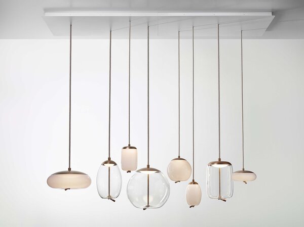 Brokis Designové závěsné svítidlo Knot Disco Small, PC1037 Barva skla: Transparentní číré sklo, Povrchová úprava baldachýnu: Mosaz, Povrch reflektoru: Mosaz