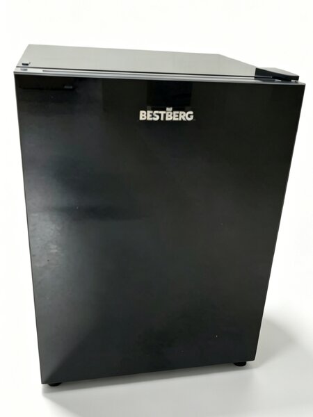 Chladnička BestBerg BBFR-70G / 58 l / LED osvětlení / černá