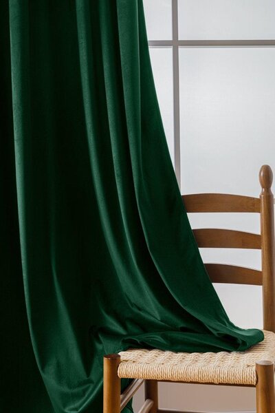 Tmavě zelený zatemňovací závěs VELVET 140x270 cm Zavěšení: Řasící páska