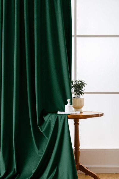 Tmavě zelený zatemňovací závěs VELVET 140x270 cm Zavěšení: Řasící páska