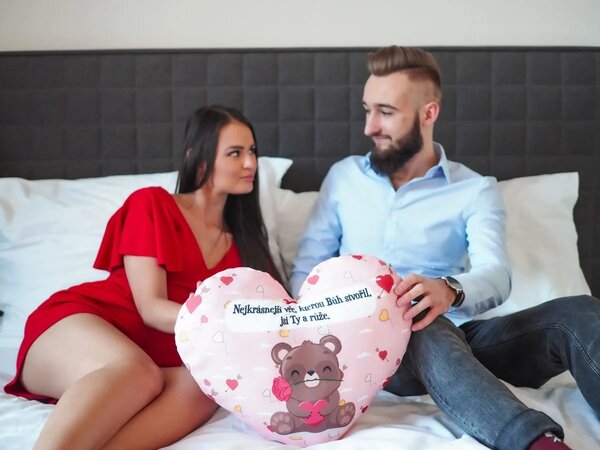 Sablio 3D polštář ve tvaru srdce Nejkrásnější věc, kterou Bůh stvořil, jsi Ty a růže srdce