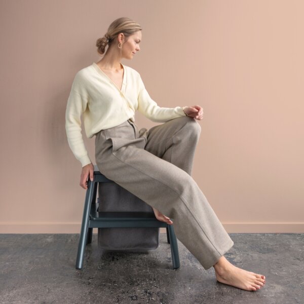 Umage Bílo-šedá dřevěná stolička Step It Up 48 cm