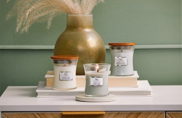 WoodWick Malá vonná svíčka WoodWick, White Tea & Jasmine