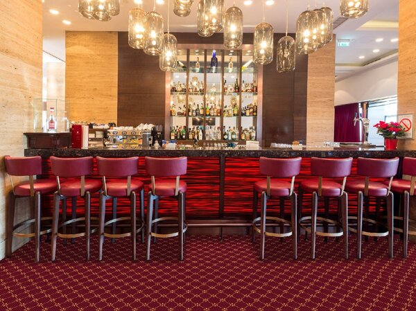 Metrážový koberec Hotel Now - Q19-1 červený 4 m