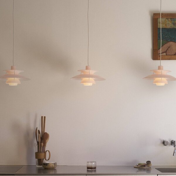Louis Poulsen Závěsné světlo PH 5 320, opálově béžové, E14, stmívatelný, Krémová / jantar, Obývací pokoj / jídelna, Plast, Design