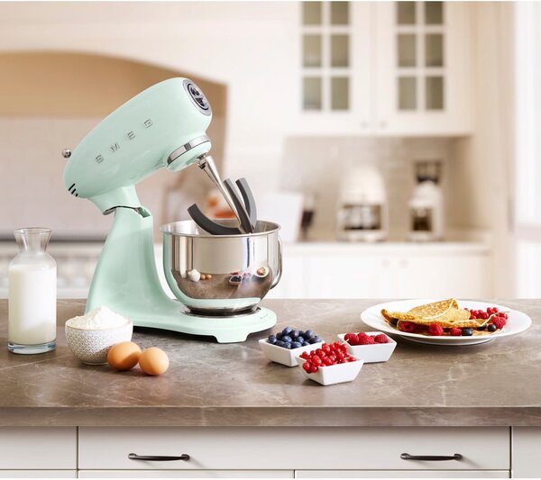 Světle zelený kuchyňský robot Retro Style – SMEG
