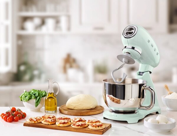 Světle zelený kuchyňský robot Retro Style – SMEG