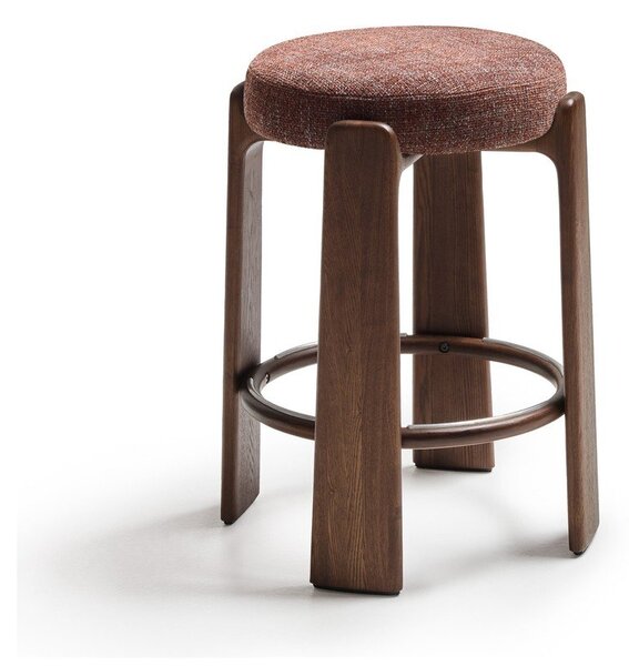 Hnědá/v tmavě přírodní barvě barová stolička z jasanového dřeva (výška sedáku 65 cm) Granite – Kave Home