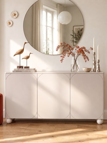 Moderní komoda Sonatia II 150 cm třídveřová - kašmír / kulaté nohy