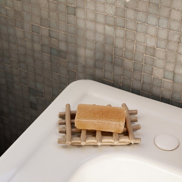 FERM LIVING Miska na mýdlo Ceramic, Cashmere