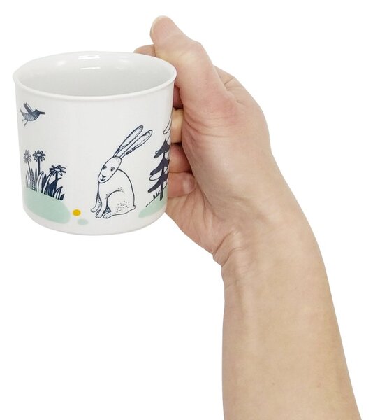 Porcelánový hrnek Ateliér Dorda Zajíček na paloučku, bílý, český design, pohádkový motiv, 250 ml